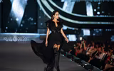 [ẢNH] Vẻ nóng bỏng của 'cô giáo' catwalk tại Hoa hậu Việt Nam 2020 dù đã qua 2 lần sinh nở