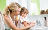 [Ảnh] Những lưu ý về sức khỏe cho trẻ nhỏ khi thời tiết thay đổi