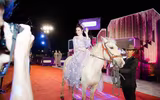 [ẢNH] Chuyện lạ mà quen: Sao Việt đua nhau đưa thú cưng lên thảm đỏ 