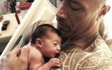 [ẢNH] The Rock: ‘Gã khổng lồ’ Hollywood và những khoảnh khắc ‘nhỏ bé’ ngỡ ngàng trước vợ con