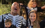[ẢNH] The Rock: ‘Gã khổng lồ’ Hollywood và những khoảnh khắc ‘nhỏ bé’ ngỡ ngàng trước vợ con