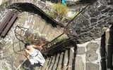 [ẢNH] Những công trình 'cheo leo' trên vách đá nổi tiếng trên thế giới