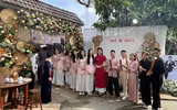 [ẢNH] Đám cưới miền Tây đặc biệt của Á hậu Thúy An: Nhà trai đi thuyền, cô dâu vàng đeo ‘trĩu cổ’, dàn phù dâu toàn Hoa hậu