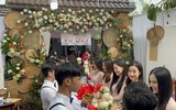 [ẢNH] Đám cưới miền Tây đặc biệt của Á hậu Thúy An: Nhà trai đi thuyền, cô dâu vàng đeo ‘trĩu cổ’, dàn phù dâu toàn Hoa hậu