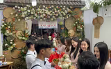[ẢNH] Đám cưới miền Tây đặc biệt của Á hậu Thúy An: Nhà trai đi thuyền, cô dâu vàng đeo ‘trĩu cổ’, dàn phù dâu toàn Hoa hậu