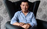 [ẢNH] Danh hài Vân Sơn: Sự nghiệp thành công, hôn nhân viên mãn bên người vợ xinh đẹp
