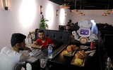 [ẢNH] Robot giúp con người trong cuộc chiến chống đại dịch Covid-19