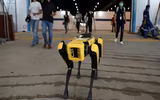 [ẢNH] Robot giúp con người trong cuộc chiến chống đại dịch Covid-19