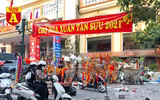 [ẢNH] Chợ chiều 30 Tết đông vui hiếm thấy, người mua tấp nập, hàng hoá 'giữ giá'
