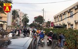 [ẢNH] Chợ chiều 30 Tết đông vui hiếm thấy, người mua tấp nập, hàng hoá 'giữ giá'