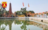 [ẢNH] Mùng 3 Tết: Khách đi lễ 'đành' vái vọng vì nhiều chùa nổi tiếng ở Hà Nội tạm đóng cửa 