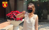 [ẢNH] Mùng 3 Tết: Khách đi lễ 'đành' vái vọng vì nhiều chùa nổi tiếng ở Hà Nội tạm đóng cửa 