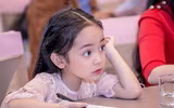 [ẢNH] Vẻ ngoài xinh xắn và diễn xuất thiên phú của bé Cami 'Hướng dương ngược nắng'