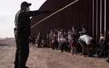 [ẢNH] Nước Mỹ đau đầu đối phó với dòng người di cư ngày càng tăng