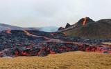 [ẢNH] Bầu trời Iceland đỏ rực khi núi lửa 6000 năm tuổi ‘tỉnh giấc’