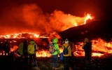 [ẢNH] Bầu trời Iceland đỏ rực khi núi lửa 6000 năm tuổi ‘tỉnh giấc’