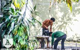 [ẢNH] Người lao động nhọc nhằn mưu sinh dưới thời tiết oi nóng của Hà Nội