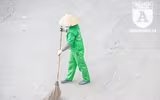 [ẢNH] Người lao động nhọc nhằn mưu sinh dưới thời tiết oi nóng của Hà Nội