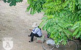[ẢNH] Người lao động nhọc nhằn mưu sinh dưới thời tiết oi nóng của Hà Nội