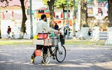 [ẢNH] Người lao động nhọc nhằn mưu sinh dưới thời tiết oi nóng của Hà Nội