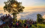 [ẢNH] Ngắm thời khắc bình minh tuyệt đẹp giữa 'biển mây' trên đỉnh núi Bà Đen