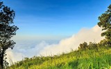 [ẢNH] Ngắm thời khắc bình minh tuyệt đẹp giữa 'biển mây' trên đỉnh núi Bà Đen