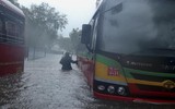 [ẢNH] Ấn Độ hứng chịu 'thảm họa kép' từ Covid-19 và siêu bão mạnh nhất 20 năm