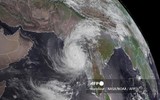 [ẢNH] Ấn Độ hứng chịu 'thảm họa kép' từ Covid-19 và siêu bão mạnh nhất 20 năm
