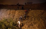 [Ảnh] Hàng nghìn người Morocco bất chấp nguy hiểm tính mạng, vượt biển đến Tây Ban Nha
