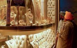 [ẢNH] ‘Lóa mắt’ với chợ vàng ở UAE: Nơi không chỉ bán trang sức mà cả...khẩu trang bằng vàng