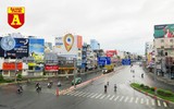 [ẢNH] Ngày đầu giãn cách xã hội ở TP.HCM: Đường phố vắng vẻ, thực phẩm tươi ngon tràn ngập các gian hàng