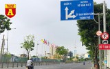 [ẢNH] Ngày đầu giãn cách xã hội ở TP.HCM: Đường phố vắng vẻ, thực phẩm tươi ngon tràn ngập các gian hàng