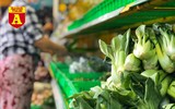 [ẢNH] Ngày đầu giãn cách xã hội ở TP.HCM: Đường phố vắng vẻ, thực phẩm tươi ngon tràn ngập các gian hàng