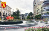 [ẢNH] Ngày đầu giãn cách xã hội ở TP.HCM: Đường phố vắng vẻ, thực phẩm tươi ngon tràn ngập các gian hàng