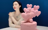 [ẢNH] Phạm Băng Băng: Sinh nhật tuổi 40 giản dị ‘không hoa không quà' và khoảnh khắc ngồi lề đường gây chú ý