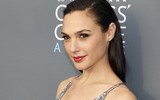  Gal Gadot - mỹ nhân đóng vai mẹ kế của Bạch Tuyết đẹp 'lấn át' nữ chính