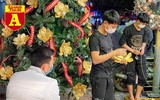 ‘Chợ’ Giáng sinh Phố Hàng Mã trang hoàng rực rỡ, thu hút giới trẻ dịp cuối tuần