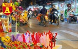‘Chợ’ Giáng sinh Phố Hàng Mã trang hoàng rực rỡ, thu hút giới trẻ dịp cuối tuần