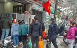 Người dân Hà Nội tất bật mua sắm để kịp chuẩn bị đón Tết Nhâm Dần 2022