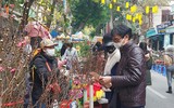 Người dân Hà Nội tất bật mua sắm để kịp chuẩn bị đón Tết Nhâm Dần 2022