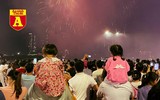 Ngắm màn pháo hoa mừng lễ 30-4 rực sáng trên bầu trời TP.Hồ Chí Minh