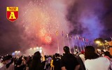 Ngắm màn pháo hoa mừng lễ 30-4 rực sáng trên bầu trời TP.Hồ Chí Minh