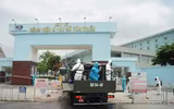 [Ảnh] Bộ Tư lệnh Thủ đô phun khử khuẩn Bệnh viện K cơ sở Tân Triều phòng Covid-19