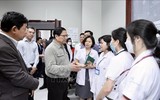 Hình ảnh Thủ tướng kiểm tra tình hình cung ứng thuốc và trang thiết bị y tế tại Hà Nội