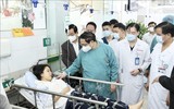 Hình ảnh Thủ tướng kiểm tra tình hình cung ứng thuốc và trang thiết bị y tế tại Hà Nội