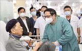 Hình ảnh Thủ tướng kiểm tra tình hình cung ứng thuốc và trang thiết bị y tế tại Hà Nội