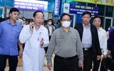 Hình ảnh Thủ tướng kiểm tra tình hình cung ứng thuốc và trang thiết bị y tế tại Hà Nội