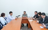 Hình ảnh Thủ tướng kiểm tra tình hình cung ứng thuốc và trang thiết bị y tế tại Hà Nội