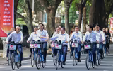 Thủ tướng Phạm Minh Chính và Thủ tướng Hà Lan cùng đạp xe dạo phố Hà Nội