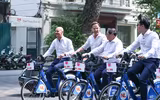 Thủ tướng Phạm Minh Chính và Thủ tướng Hà Lan cùng đạp xe dạo phố Hà Nội